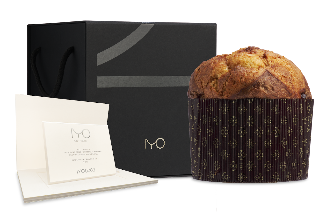 IYO Restaurant panettone e Gift Card White